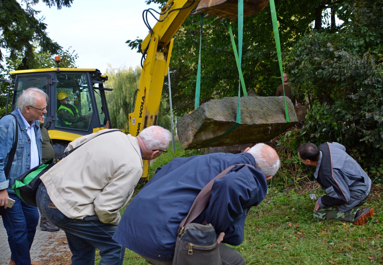 Historyczna zagadka nie została rozwiązana Na kamiennych blokach nie