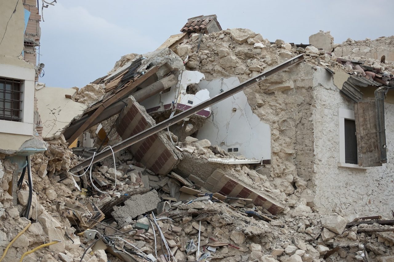 Pot Ne Trz Sienie Ziemi W Turcji I Syrii Budynki Leg Y W Gruzach