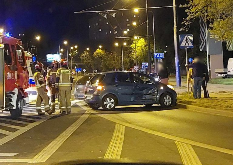 Kolejne zderzenie dwóch aut na rondzie Mohyły Na miejscu ratownicy