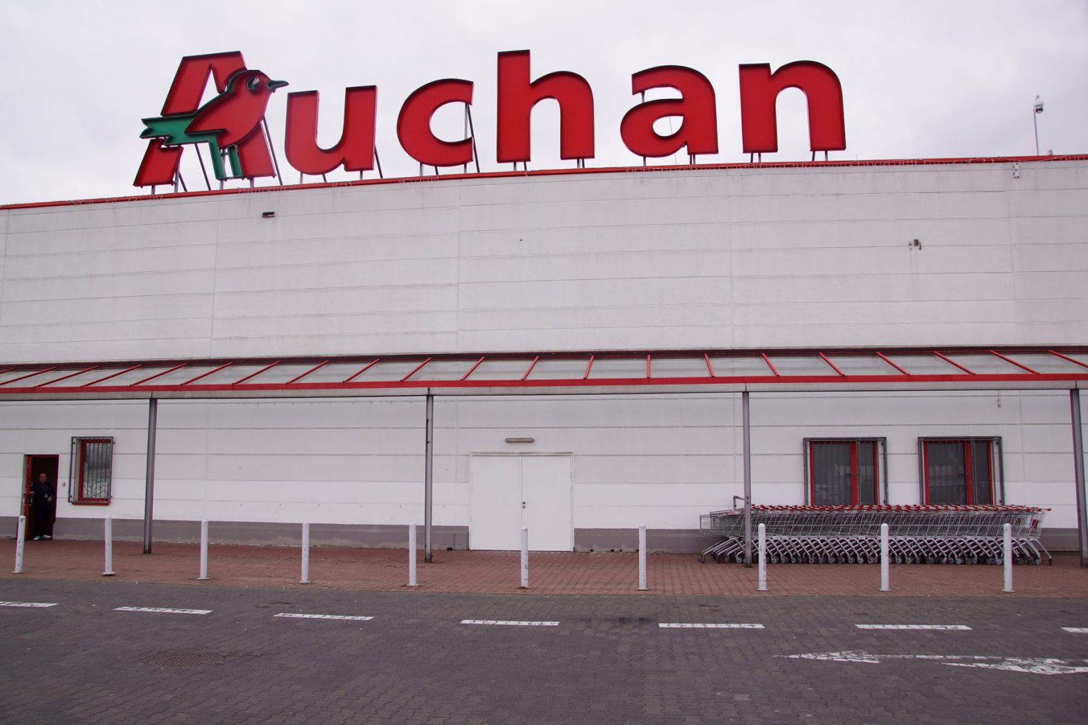 Ponad 87 mln zł kary dla sieci sklepów Auchan Dostawcy musieli płacić