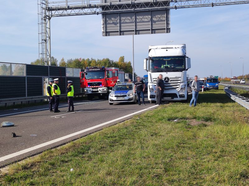 Zablokowana droga ekspresowa w kierunku Lublina po zderzeniu ciężarówki