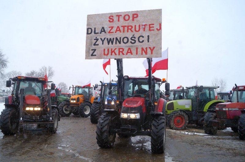 Protest Rolnik W W Ucce Na Drog Krajow Wyjecha O Ci Gnik W