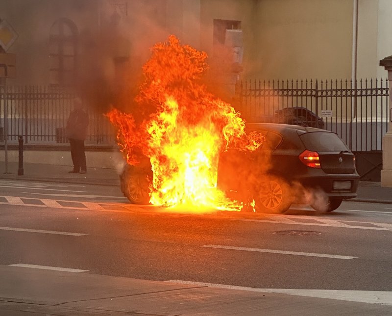 Bmw W Ogniu Na Ul Lipowej Na Miejscu Dzia Aj Stra Acy S