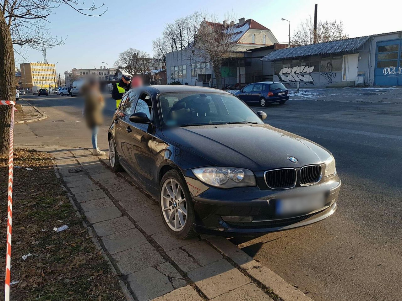 Wjechał skodą w BMW, potem zderzył się z oplem (zdjęcia
