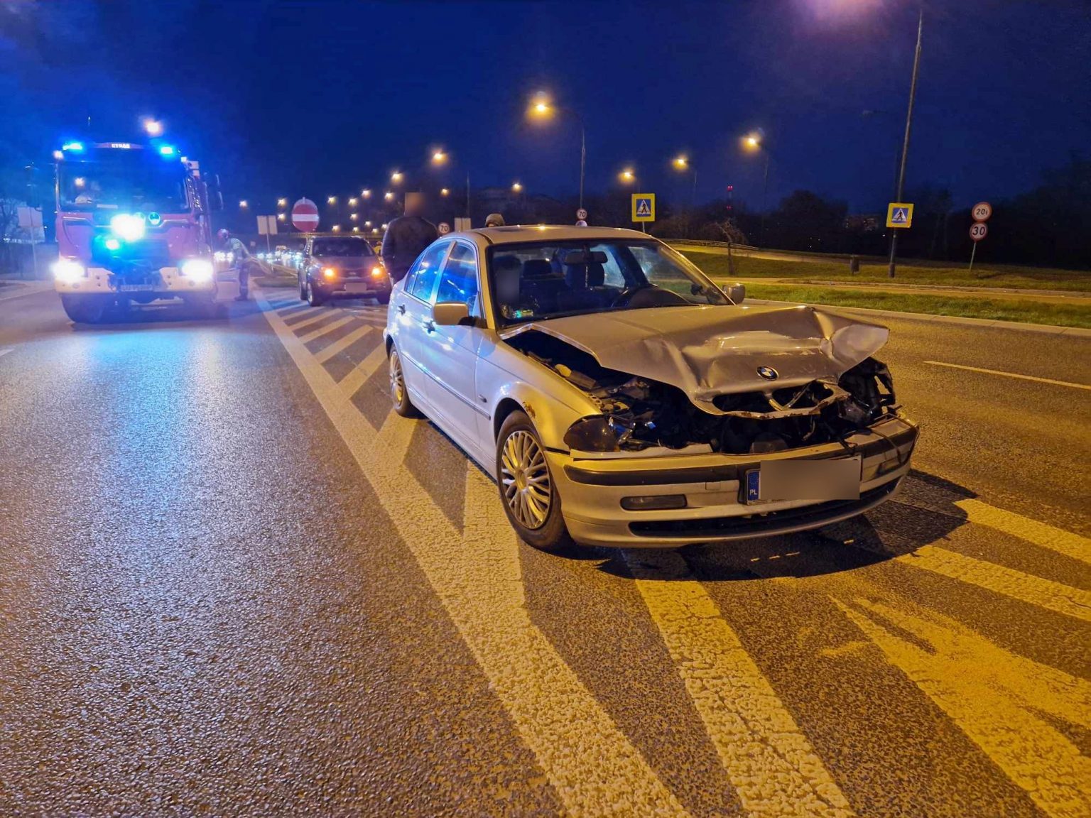 Jeden Zatrzymał Się Przed Przejściem Drugi Nie Wyhamował Bmw Zderzyło Się Z Kią Zdjęcia 3392