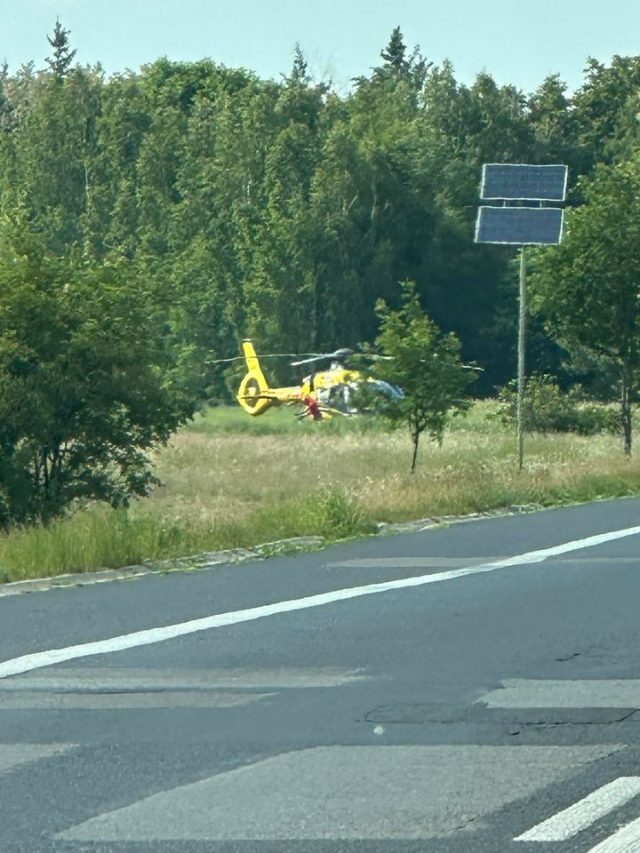 Wypadek na obwodnicy Lubartowa, droga zablokowana. Na miejscu lądował śmigłowiec LPR (zdjęcia, wideo)