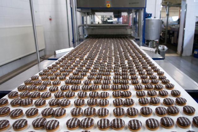Ta firma chce zatrudnić 260 osób, bo będzie produkować więcej ciastek. Można już składać CV