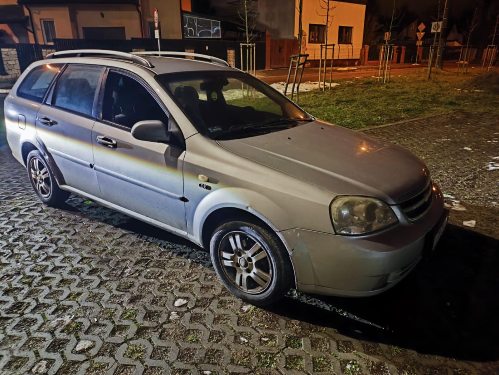 Zatrzymał się i zapytał o drogę. Kobieta od razu wyciągnęła telefon i zadzwoniła po policję (foto)