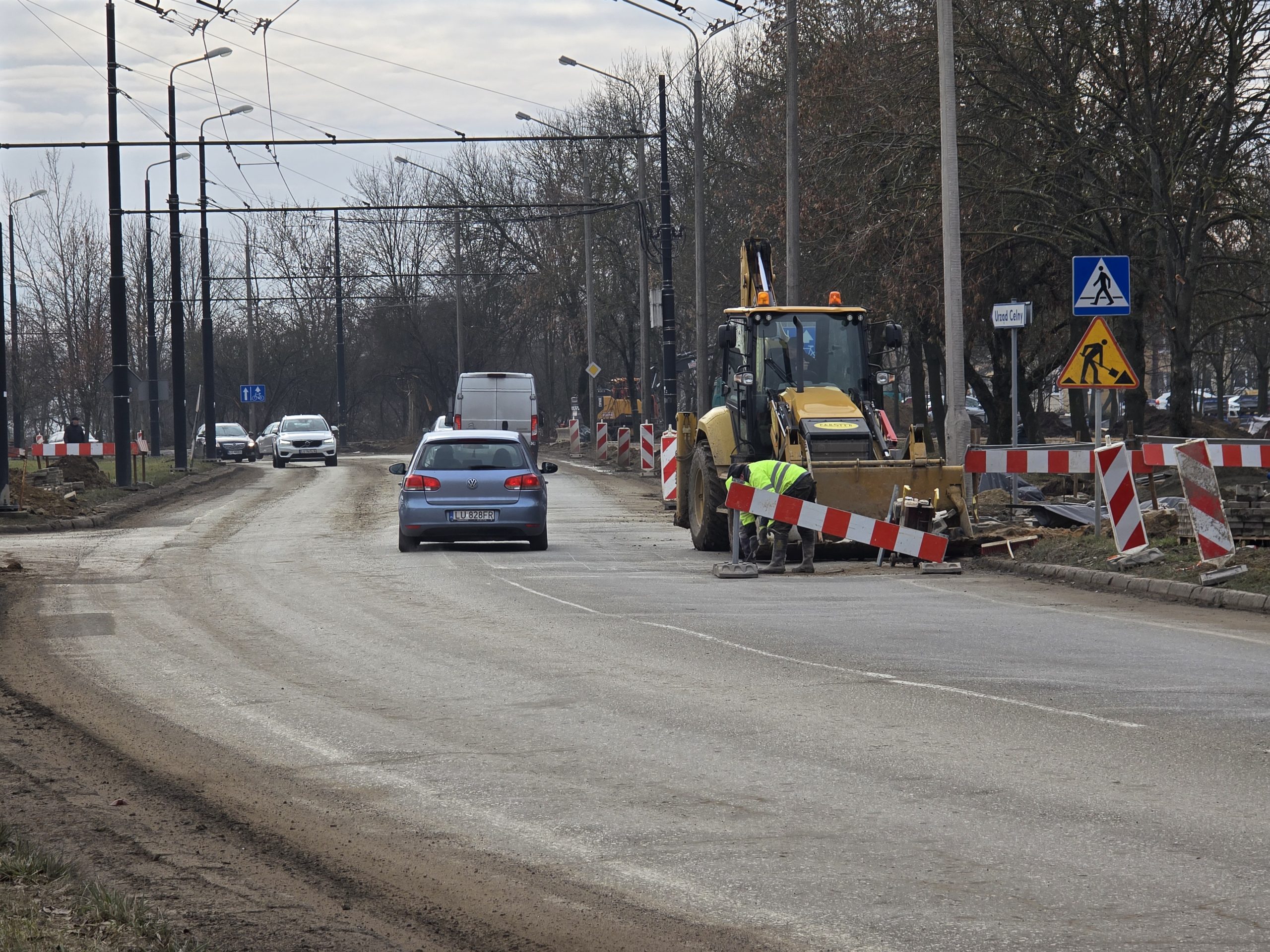 Omiń tę ulicę, albo stój w korku. Wykonawca wprowadził sygnalizację świetlną