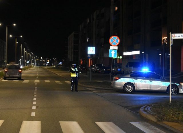 Groźne zdarzenie na przejściu dla pieszych. Dwie osoby w szpitalu, w tym dziecko (zdjęcia)