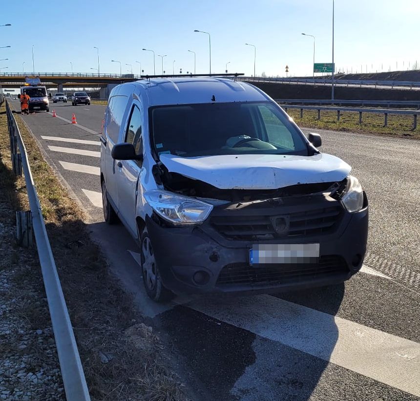 Nie wyhamował dacią za volvo, doszło do kolizji. Dostał mandat (zdjęcia)