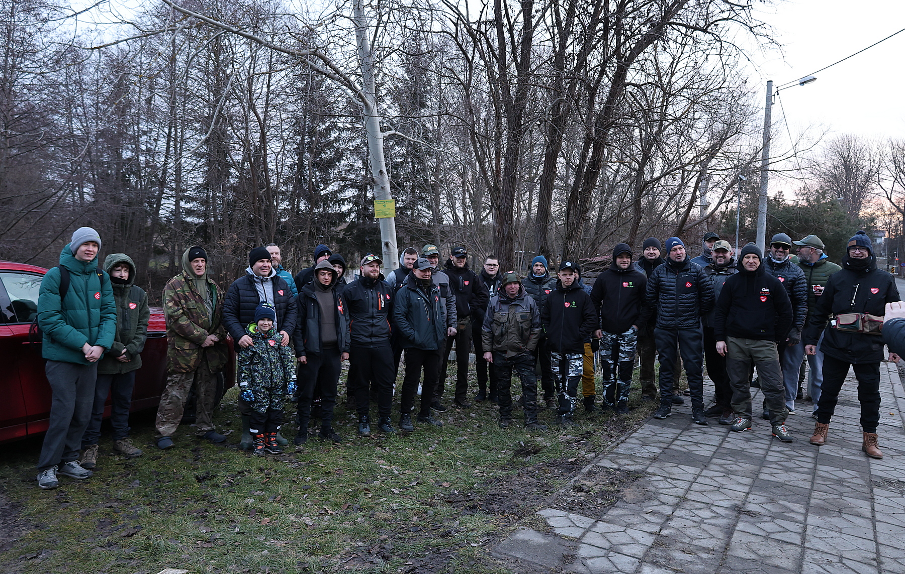 Wędkarze dla WOŚP. Wcześnie rano rozpoczęli łowienie i zbiórkę pieniędzy, potem będzie licytacja (zdjęcia)