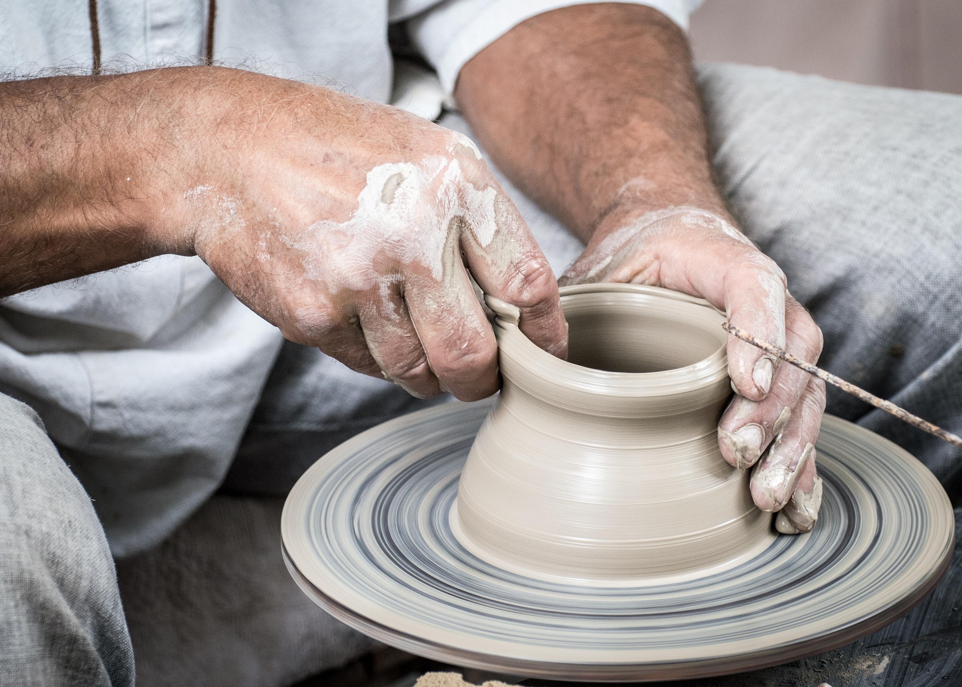 Kreatywne warsztaty ceramiczne dla lubelskich rodzin. Odkryj fascynujący świat tradycji ceramicznych