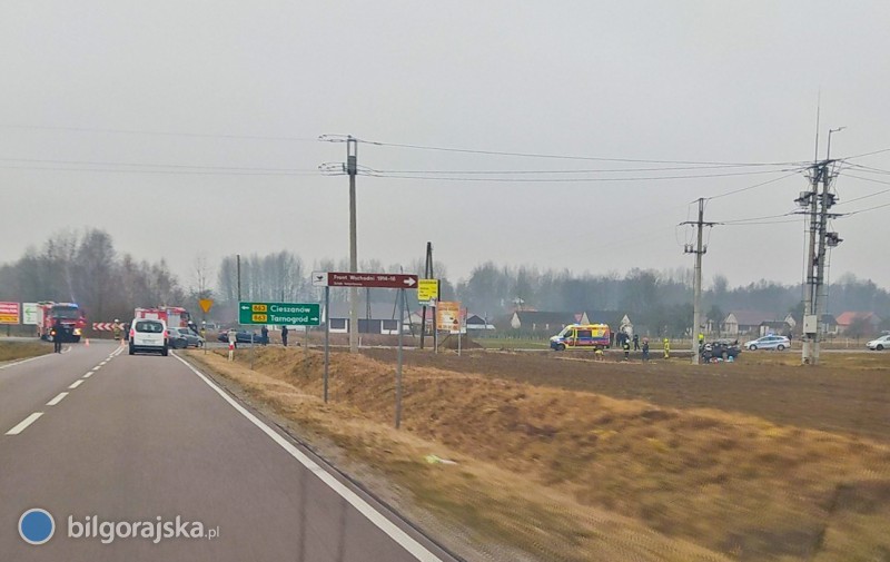 Wypadek na skrzyżowaniu dróg wojewódzkich. Cztery osoby poszkodowane (foto)