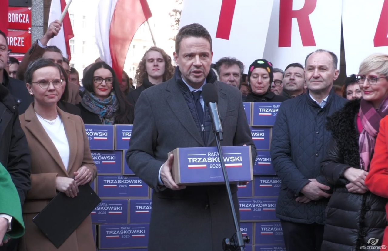 Ponad 1,1 mln podpisów poparcia złożonych przez Rafała Trzaskowskiego w PKW (wideo)