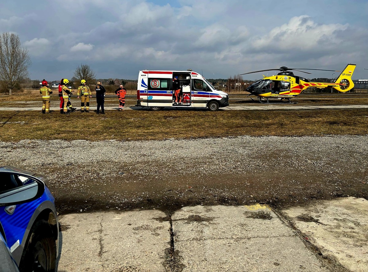 Wypadek podczas palenia ogniska. Na 82-latku zapaliła się odzież, interweniował śmigłowiec LPR