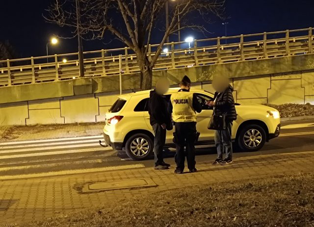 Wypadek na przejściu dla pieszych. Potrącona została 10-latka na deskorolce (zdjęcia)