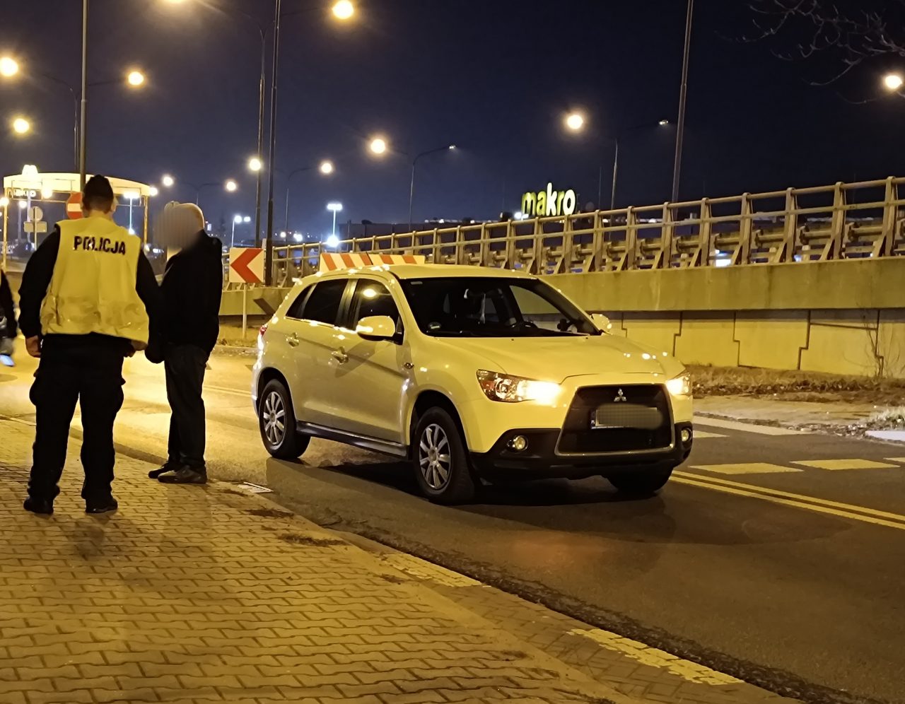 Wypadek na przejściu dla pieszych. Potrącona została 10-latka na deskorolce (zdjęcia)